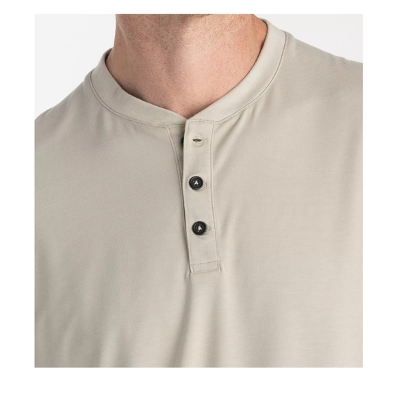 FREE FLY Men's Bamboo Flex Henley in Heathered Wheat. Size L NWT - Picture 4 of 13